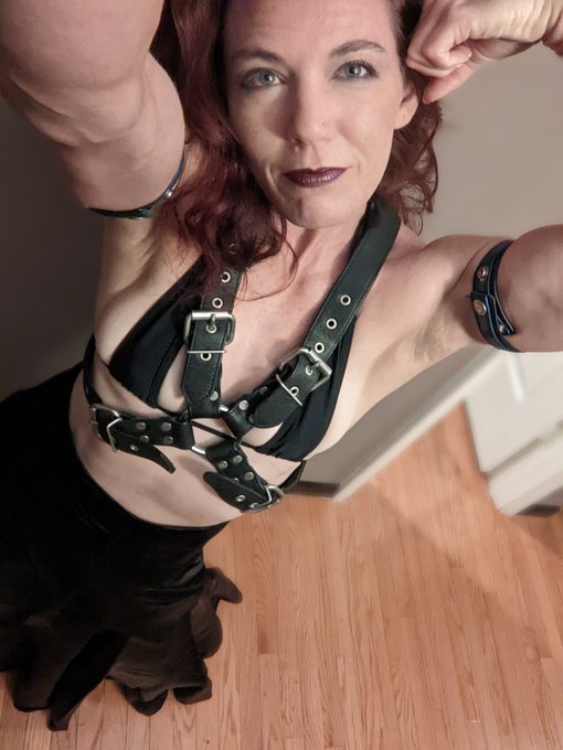 About to rock hosting the wrestling corner at the Avant Guard Fetish Halloween Party! https://t.co/8