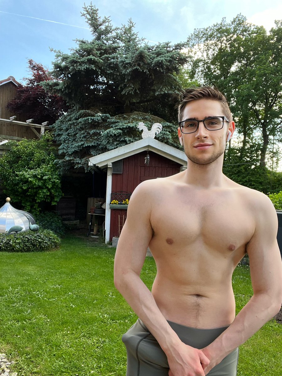 RT if I should unpack 😘