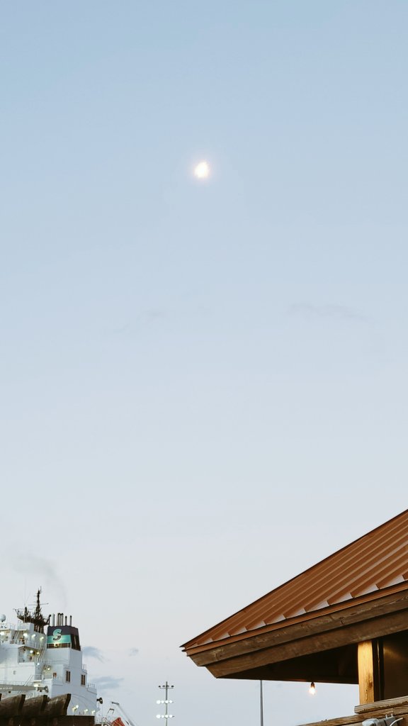 RustysInThePort's tweet photo. What a beautiful night for a launch... at Rusty's at the Port!!! πππ°ππΈππ #liftoff #congrats #launchshift #spacecoastskies #rustysseafood #portcanaveral https://t.co/8q5BUu9cA4