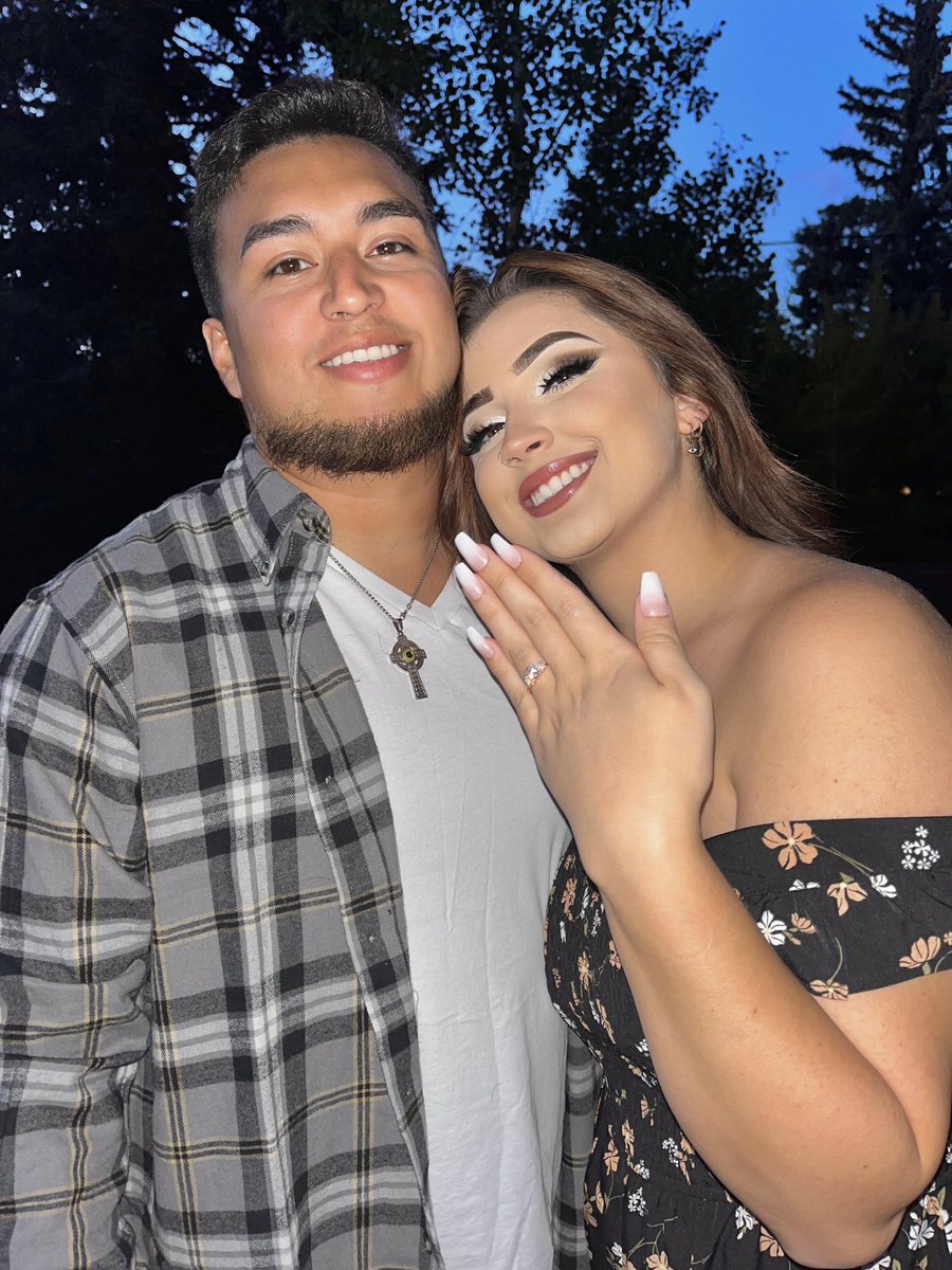 AshleeDanielle8's tweet photo. Officially a fiancé. 💍 https://t.co/7Q6q2rA4v6