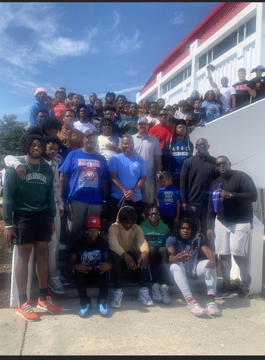 BearCounty_FB's tweet photo. Bears had fun today at @SCState_Fb!! Thanks to our Principal Dr. Seabrooks for having us! 🐻🏈 https://t.co/LuM8dtHDDb