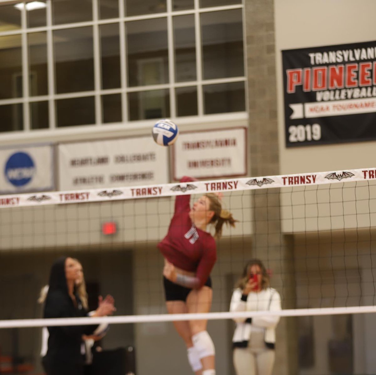 Checking in with #MAVAalumni Kayden Holcomb at Transylvania University. 

Kayden graduated from MAVA in 2021 and is a starting middle for Transy as a sophomore. Tonight, Kayden hit an outstanding .875 hitting percentage (875%) against Rose Hulman!

#WeAreMAVA #LegendsAreMadeHere