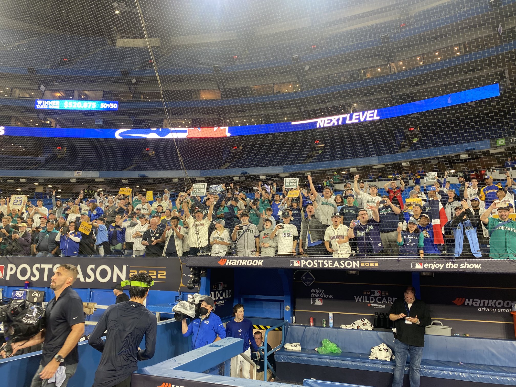 Brad Adam on Twitter "Mariners faithful celebrate with their team