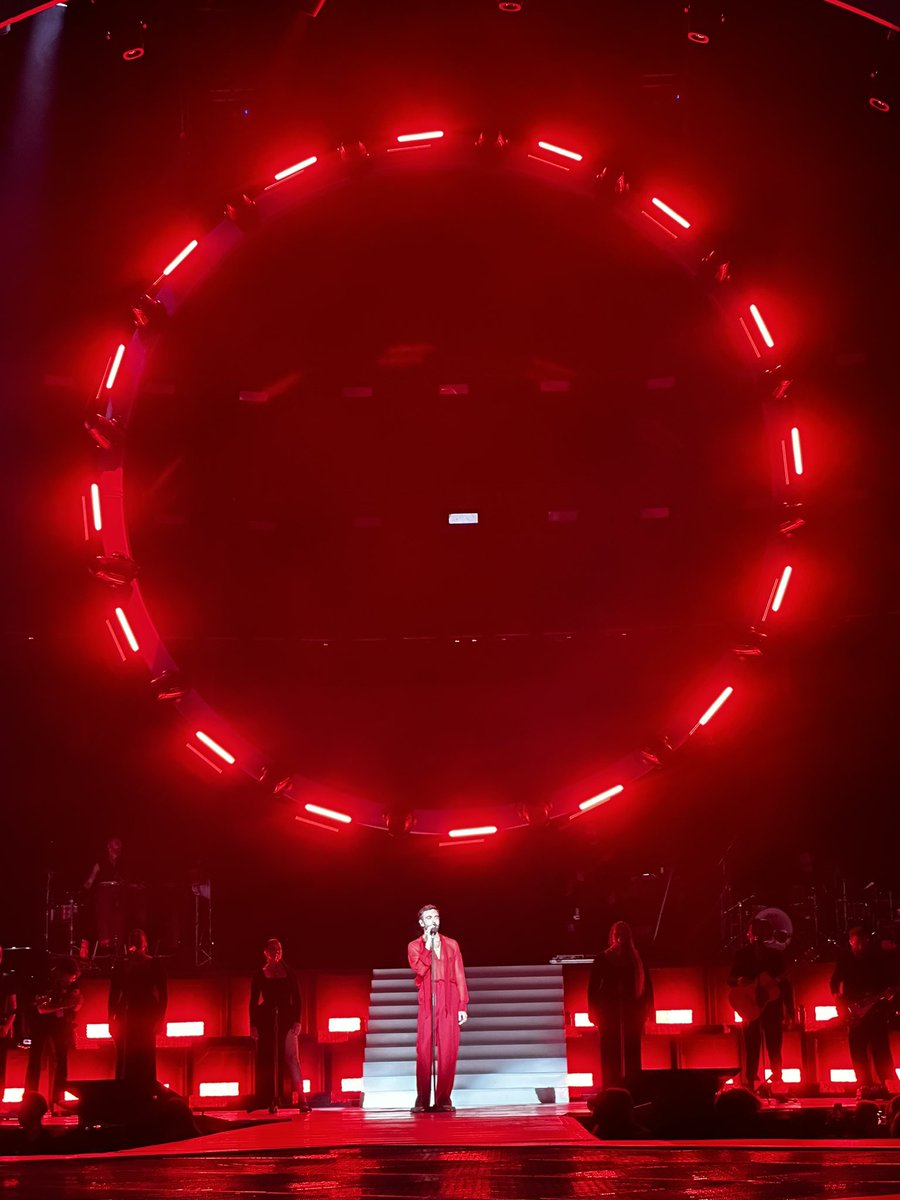 d_d_dav's tweet photo. Che esperienza @mengonimarco ! È stato davvero tutto stupendo…e quell’iPhone 14 Pro che foto fa???? 😍#MENGONILIVE2022 #iphone14pro https://t.co/gFgpatfzyT