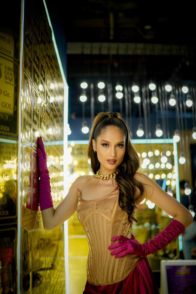 xcintakiehlx's tweet photo. The I Am 24k Booth by #ubsgold in Senayan City was an absolute stunner! Had so much fun mingling and performing at the event! 

#cintalaurakiehl #iam24k https://t.co/y2wQIc5iZE