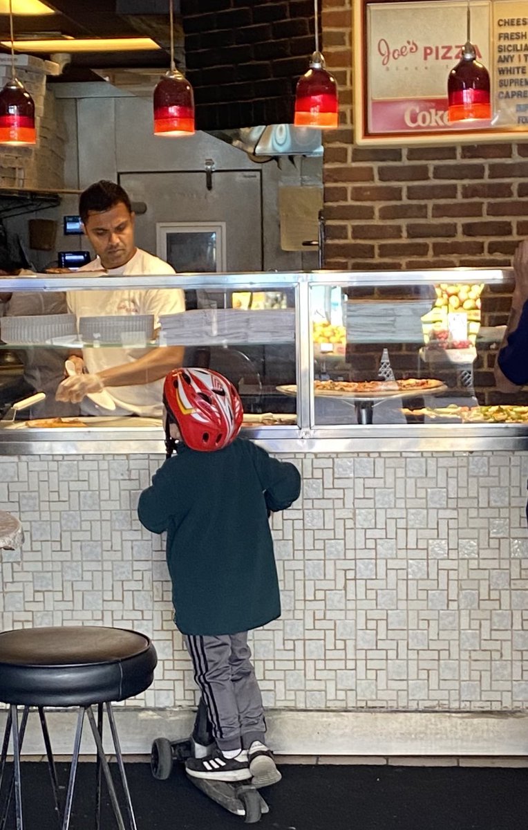 Jake (@jake_stollman) on Twitter photo My mom sent me this photo from <a href="/Joespizzanyc/">Joe's Pizza NYC</a> and it looks like a Norman Rockwell painting My mom sent me this photo from <a href="/Joespizzanyc/">Joe's Pizza NYC</a> and it looks like a Norman Rockwell painting
