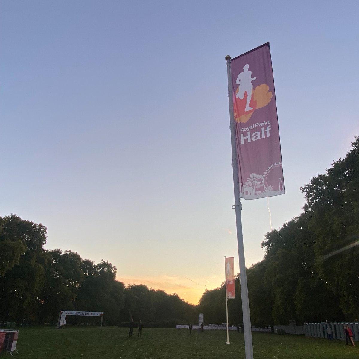 RoyalParksHalf's tweet image. It's race day and we can't wait to see you all – good luck! A huge thank you to our sponsors today for their support to bring the event to life: @RBC, @QuornFoods,  @sweatybetty,  @RunnersNeed,  @Grosvenor_House and @JustGiving. #RoyalParksHalf #RunWithUs