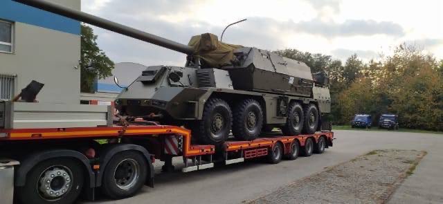 To mark his 70th birthday, we delivered yet another gift to agressor Putin. Another two new #Zuzana2 howitzers are now in <a href="/Ukraine/">Ukraine / Україна</a> 🇺🇦(and much more to come 😉). #WeStandWithUkraine <a href="/DefenceU/">Defense of Ukraine</a> <a href="/oleksiireznikov/">Oleksii Reznikov</a> <a href="/UKRinSR/">UKR Embassy in Slovakia</a> <a href="/Slovakia_NATO/">Slovakia in NATO</a>