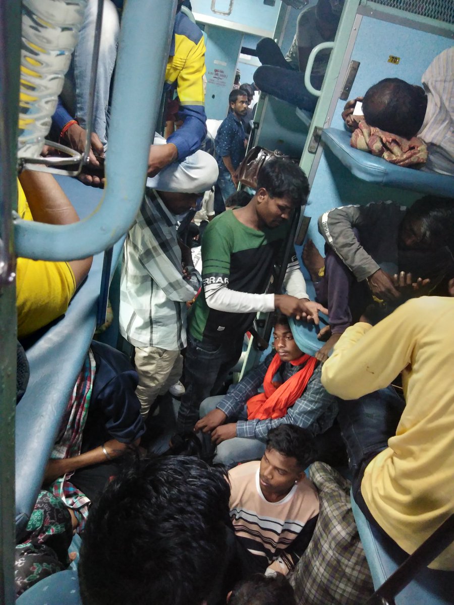 RASHMIBISWAL19's tweet photo. Ye sleeper bogi he lekin bahat lok ka tricket waiting me he,so bahat bhid he bij me jane ke liye rasta bhi nehi he,train no 18637 today toilet me water nehi aarahe,bahat ganda bhi he,bht problem horahe,plz Sir kuch step lijiye,jo aam admi happy journy kar sakte he,@RailMinIndia https://t.co/s8JXj4x376