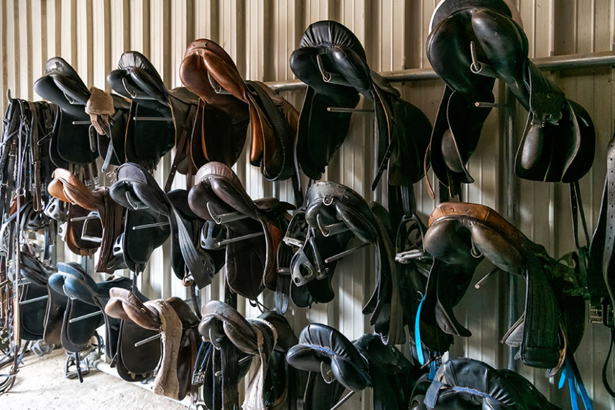 CreaCuir's tweet photo. LES OUTILS INCONTOURNABLES DE SELLIER : https://t.co/p2vCYJSNov
Le sellier est un artisan qui fabrique, répare et entretient les selles, les harnais et les lanières pour chevaux. C'est un métier exigeant qui nécessite de nombreux outils spécialisés pour travailler le cuir. https://t.co/hIgt7WiZt1