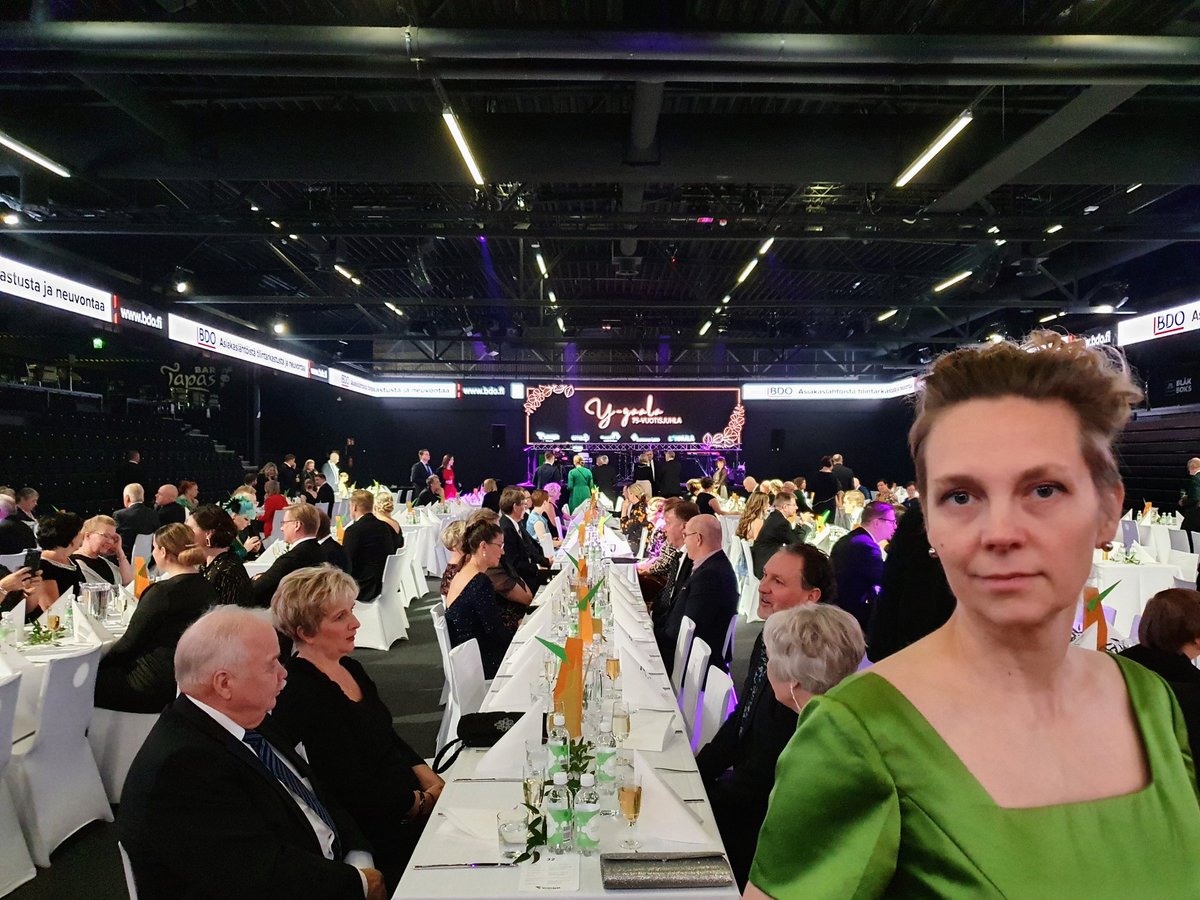 AnneleMatintupa's tweet photo. Yrittäjäpuolison mukana pääsin eilen juhlistamaan Lempäälän Yrittäjien 75-vuotista taivalta.
Ajat ovat tällä hetkellä haastavat. Välillä yrittäjyys ottaa paljon, mutta samalla myös antaa ja mahdollistaa. Tärkeä osa meidän kaikkien arkea kuitenkin.
#ygaala2022 @LempYrittajat https://t.co/9bG7RTez28