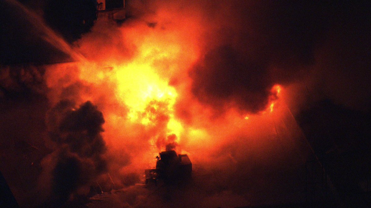 justinobrien's tweet photo. @LAFireAlerts #SKYFOX view of the 2nd alarm commercial building fire. First sAve and Santa Clara St. #WheelerFire @PasadenaFD @ArcadiaFireDept https://t.co/yzEAvhvNwR