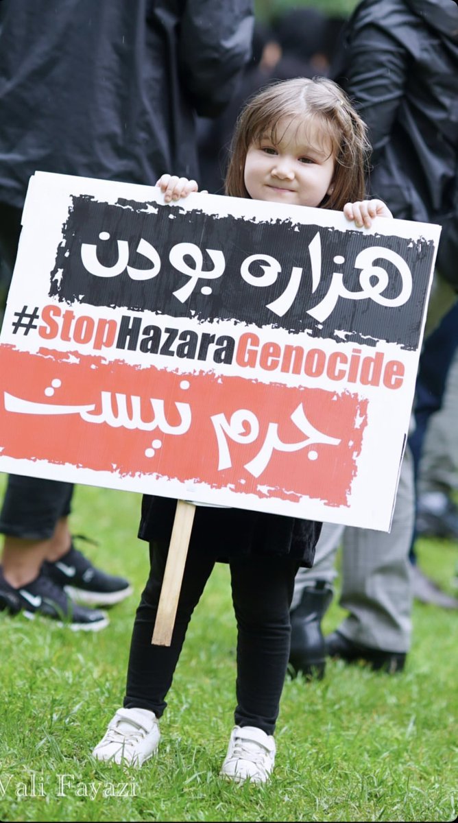 SeemaJaffari's tweet photo. و اما پاییز در برچی شکل دیگریست
به جای هر برگی آدمی میریزد💔🥀😥برای رهایی از درد 😭

#StopHazaraGenocide https://t.co/GlLqPCtvC2