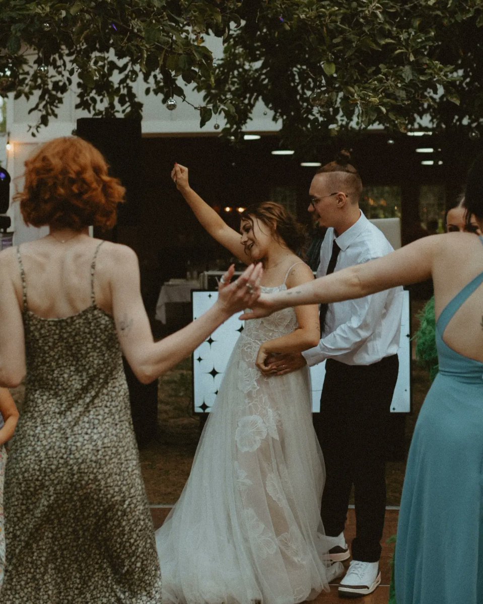 DearDelaney's tweet photo. These are the only wedding pictures that matter to me https://t.co/Twf0md8OGJ
