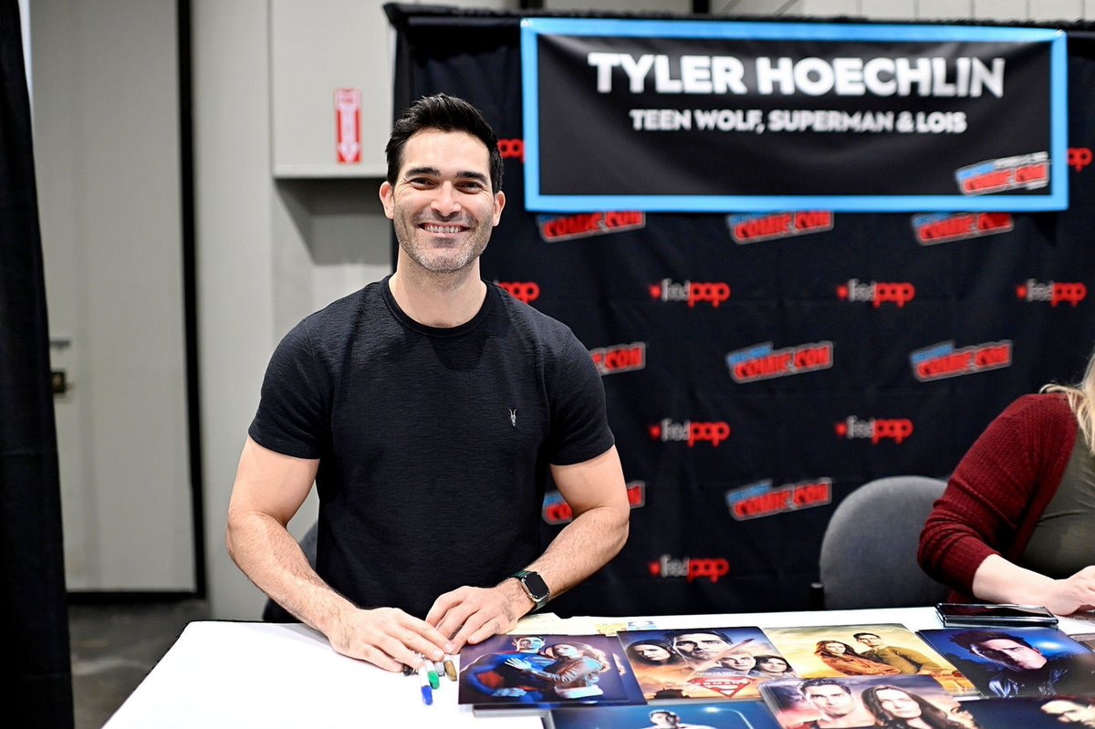 TylerHarchive's tweet photo. 📸 New photos of #TylerHoechlin at the #NewYorkComicCon ☀️🥰 #SupermanAndLois https://t.co/YAPbfrtoOM