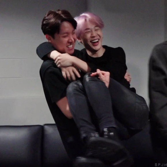 ammisays's tweet photo. “i was really in a dark room and you became my light” will always be one of the sweetest jihope quotes in my book https://t.co/JFFTnAq15M
