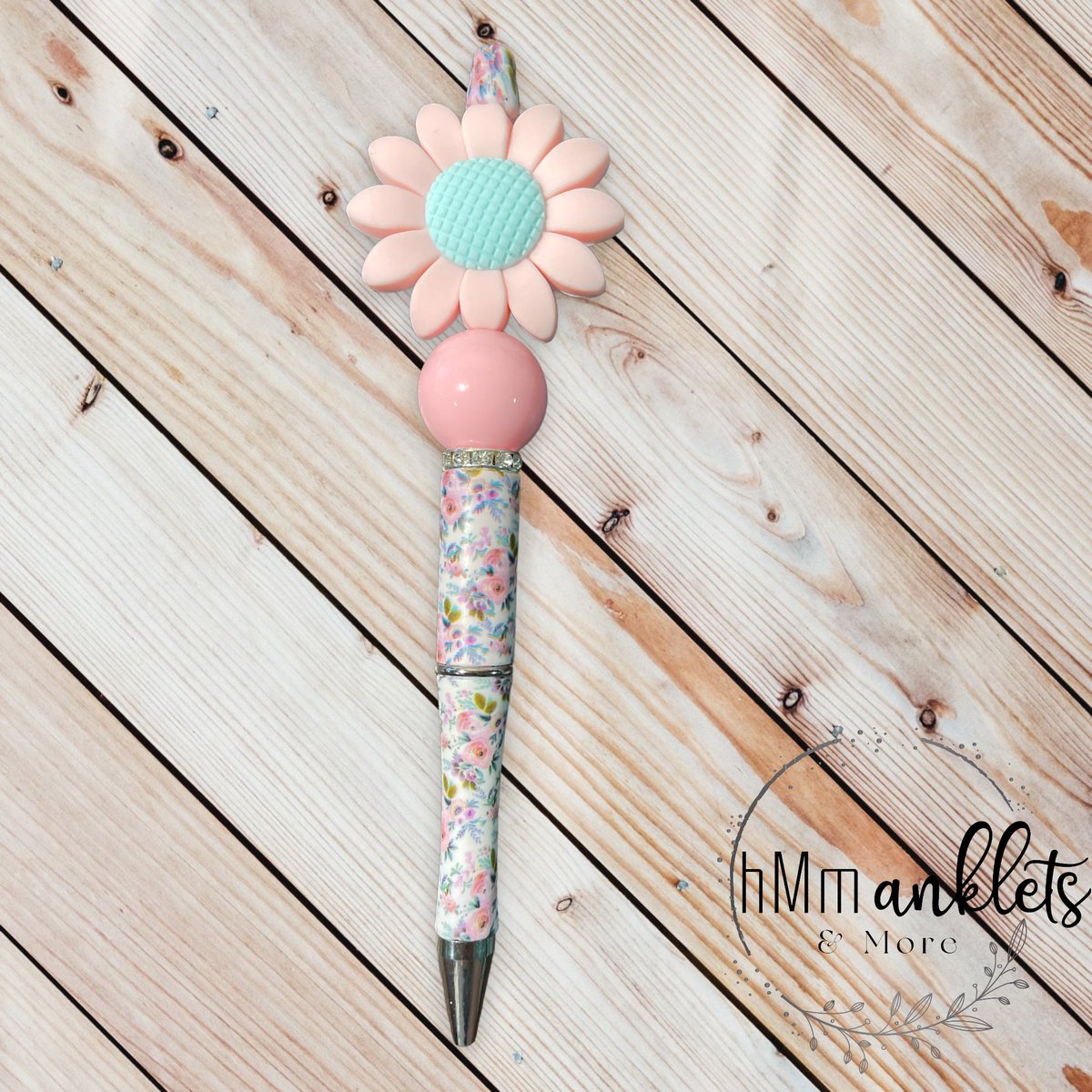hMmAnklets's tweet photo. Some amazing new pens are being loaded to my website! Stop in and check us out. Link is in bio! 

#beads #beadedpens #smallshop #SmallBusinessSaturday #SmallBusiness #hmmankletsandmore #Beaded https://t.co/I4TmENH9t5