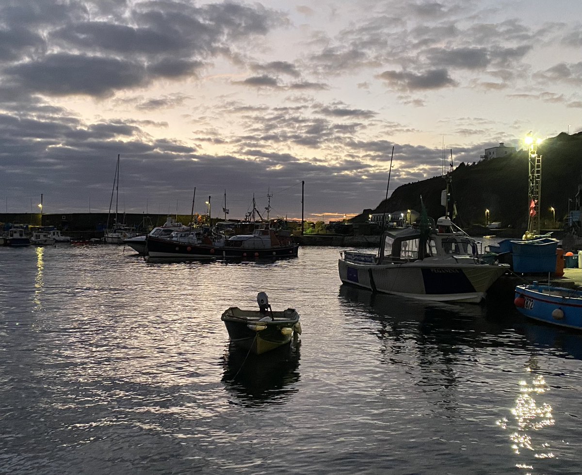 andyb066's tweet photo. Good morning @runningpunks Coastal outing with the beastie boy for #virtualsundayrunclub #runningpunks #runningpunk #mevagissy https://t.co/99CJA6ZaL2