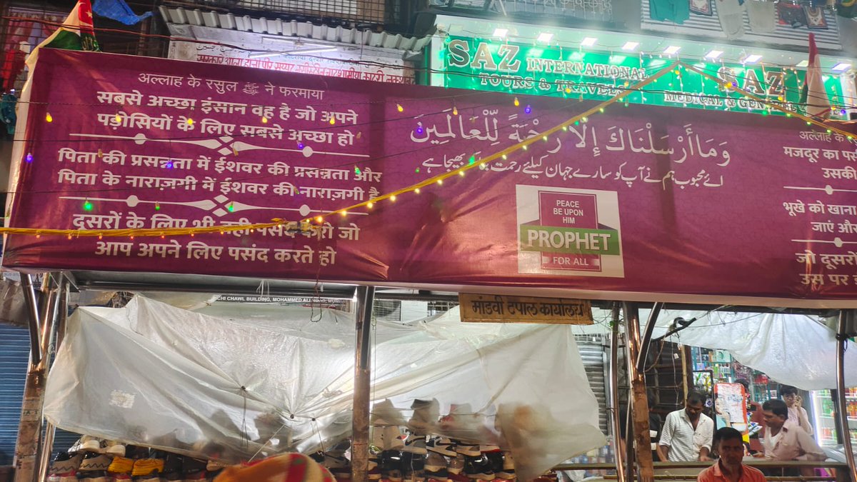 aamiredresy's tweet photo. Bus Stops in Mumbai are carrying the Banners of #ProphetForAll .

May Allah make us successful in spreading the message of Prophet Muhammad (SAW) to everyone. https://t.co/0o360uvRxU
