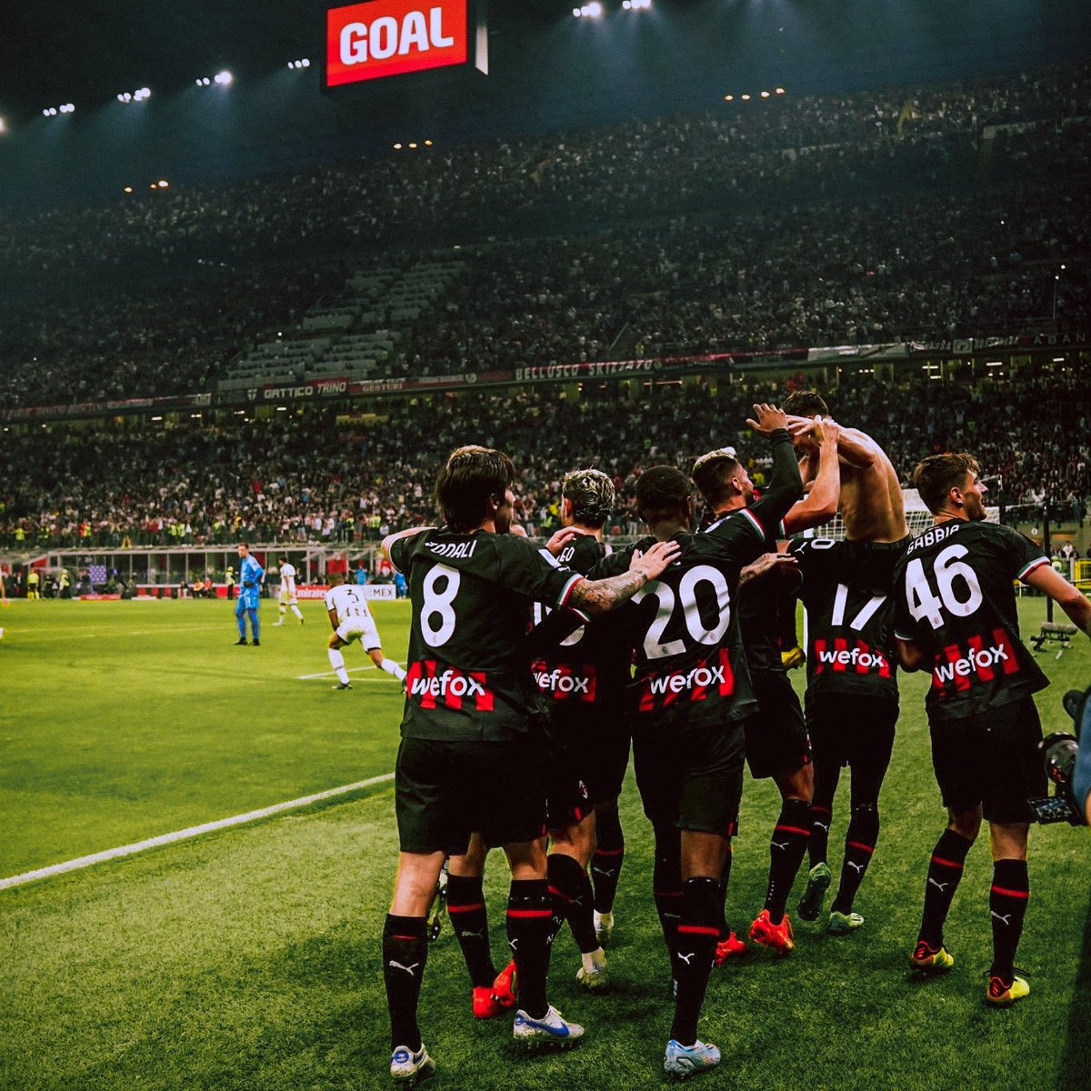 MilannTurkiye's tweet photo. Günaydın Büyük Milan Taraftarı ♥️🖤

Hepinize mutlu pazarlar

#ForzaMilan https://t.co/NiNUGd22Ut