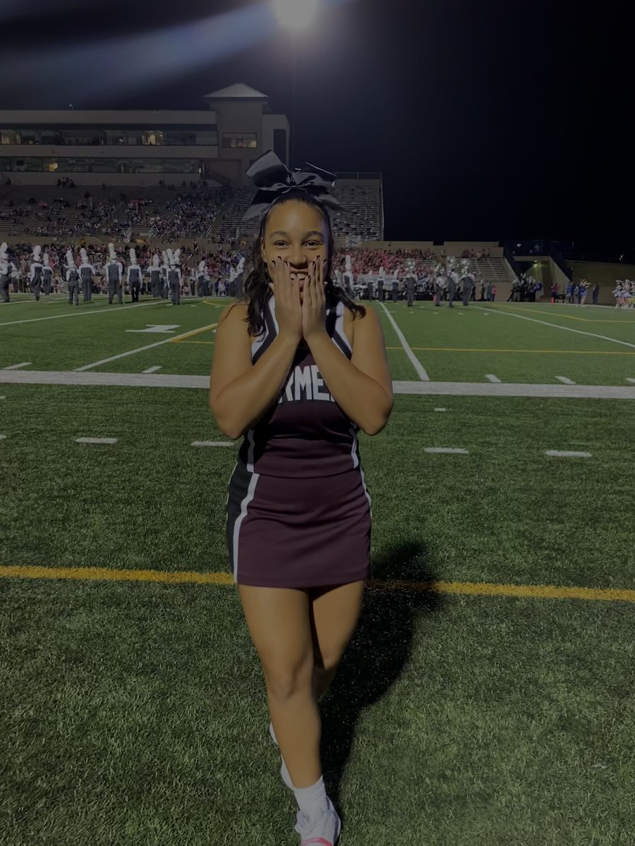 manii_05_'s tweet photo. Plano west vs. Lewisville Football game #LewisvilleHighSchool #cheer https://t.co/Ys8WsXgyMi