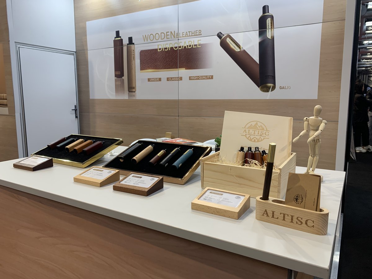 Altisc_official's tweet photo. The last day in the Birmingham Expo, did you meet us here?

#altiscofficial #expo #birmingham
#notus #hodor #vape #vapecollection
#vapewood #vapenature
#vapecommunity💯💯💨💨 #smoke
#disposablemasks #pod #mod #podmost
#vapeuk #vapegermany #vapeeurope🇪🇺 https://t.co/mq1Rn0r8Yw