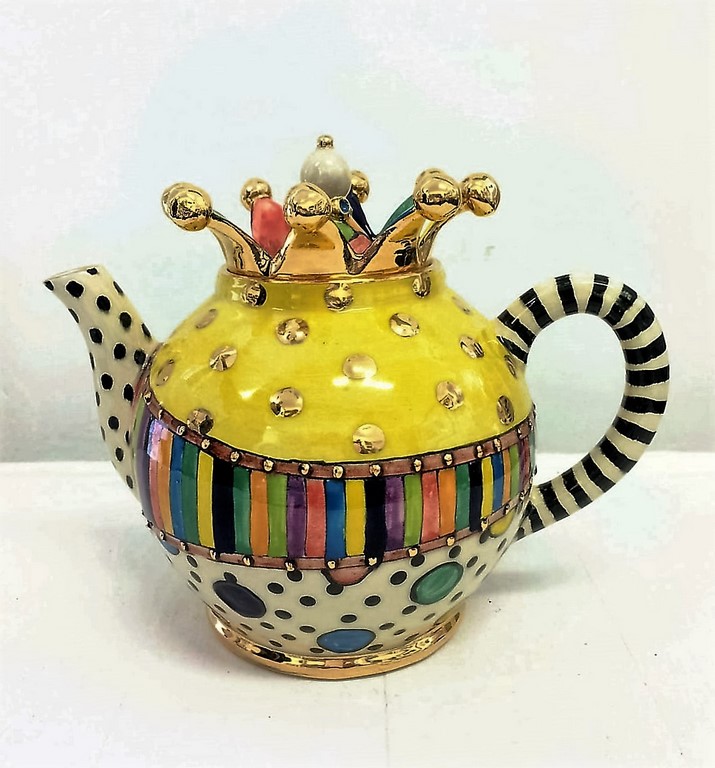 Julia Roxburgh, contemporary UK  ceramics artist #WomensArt