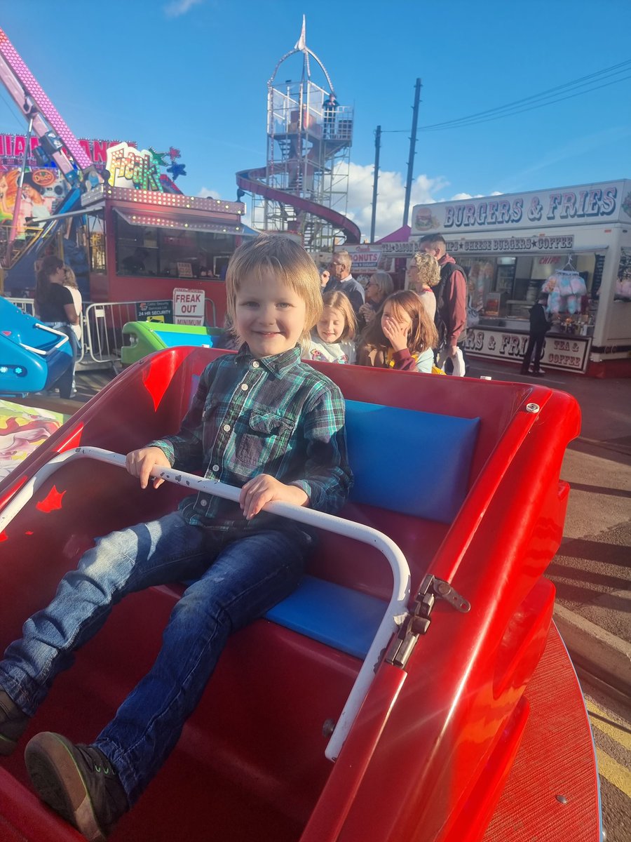 InkDrinkerDawn's tweet photo. Sorry that I have been pretty inactive lately, I have had a busy few days, but it has been lovely spending some quality family time. I'm absolutely exhausted now ๐ด
#Tewkesbury #mopfair #SundayFunday https://t.co/W2OD0nTVxo