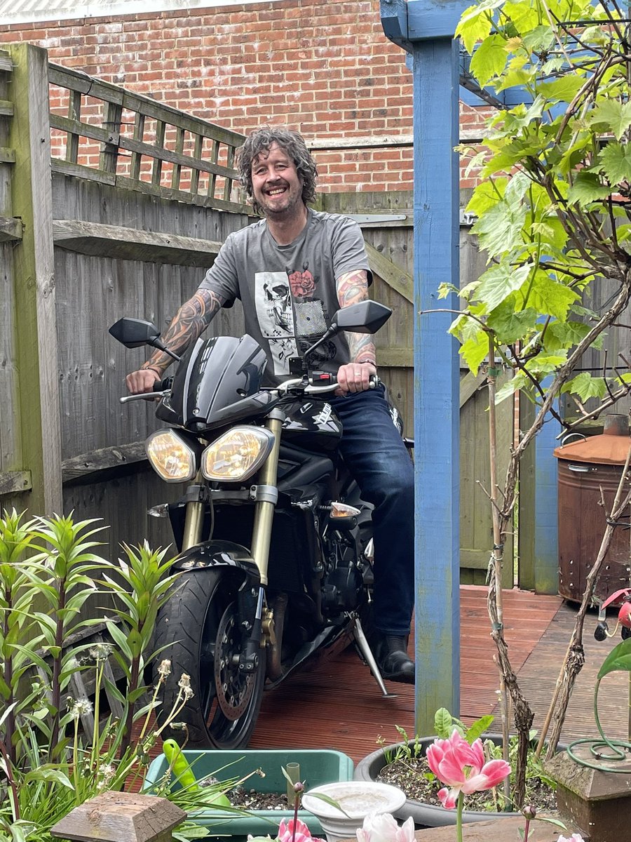 Claire Lynn tweet media