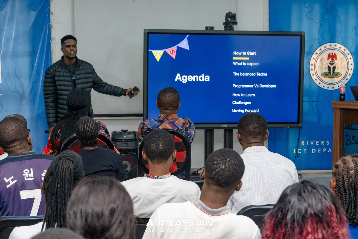 wisdom_ikoi's tweet image. Over 300 attendees, what a pleasure to be part of this great community. 

With consistency growth is inevitable!!

Set realistic goals and realistic expectations!!

Keep in mind challenges will come and be ready to face them!!

 @atlassian_ph #atlassiansummi2022 #codeit #tech.