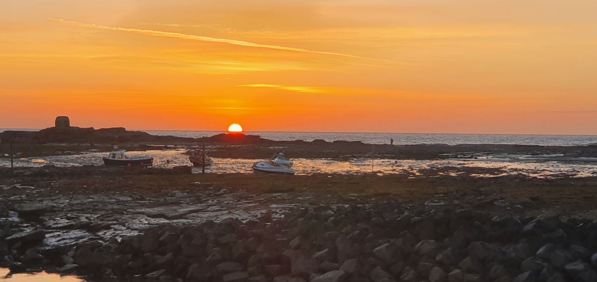 Andrew Douglas on Twitter "Morning from Sunny Seahouses Seahouses 