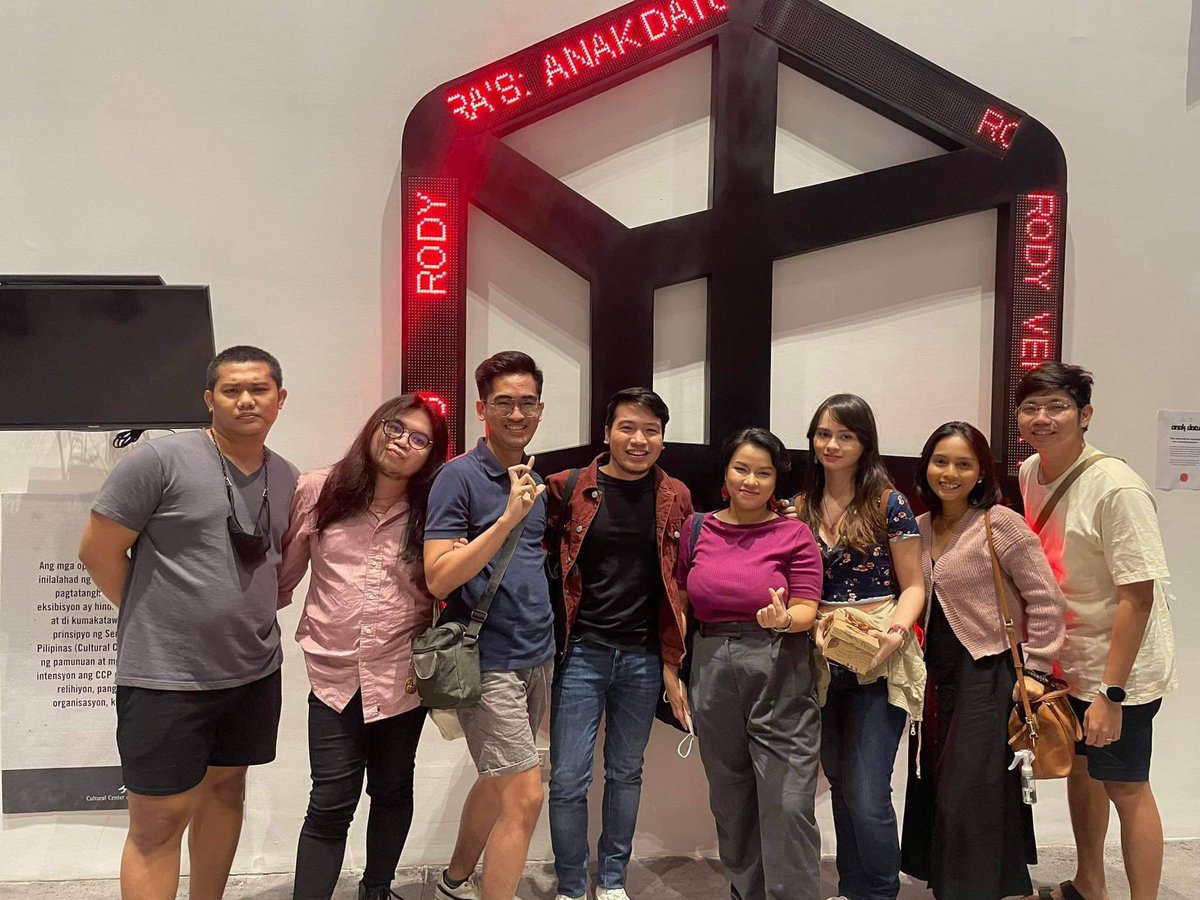 bahaghari_azure's tweet photo. Bez, @aggymago , salamat sa karanasan na ito. Nabinyagan pa ang Black Box. Hihi. Ang galing-galing mo talaga. Para sa marami pang pagganap sa tanghalan. 💅🥂 Sa #AnakDatu naman, napakahusay at napapanahong dula. Napakagaling din ng produksyon at pagganap. 👏👏👏 https://t.co/KwtHjhphsD