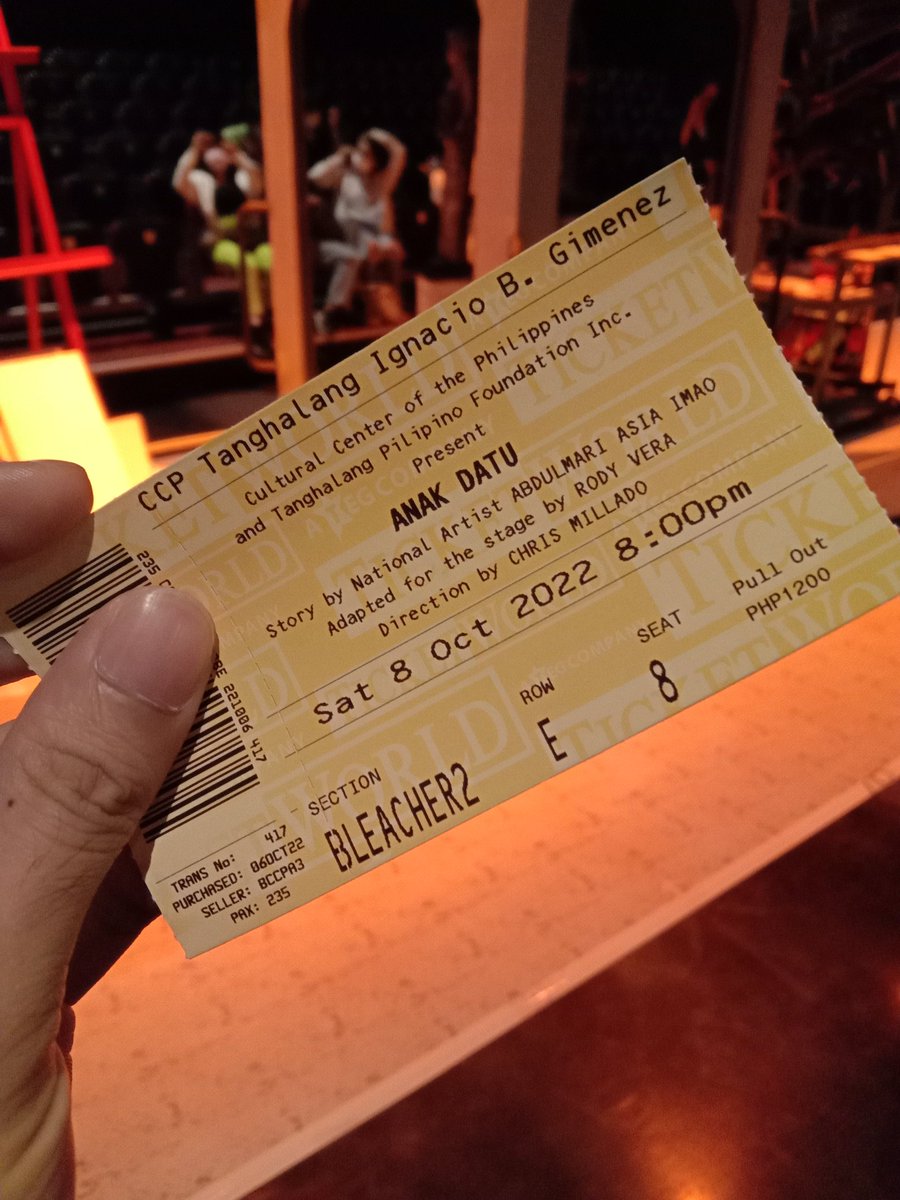 bahaghari_azure's tweet photo. Bez, @aggymago , salamat sa karanasan na ito. Nabinyagan pa ang Black Box. Hihi. Ang galing-galing mo talaga. Para sa marami pang pagganap sa tanghalan. 💅🥂 Sa #AnakDatu naman, napakahusay at napapanahong dula. Napakagaling din ng produksyon at pagganap. 👏👏👏 https://t.co/KwtHjhphsD