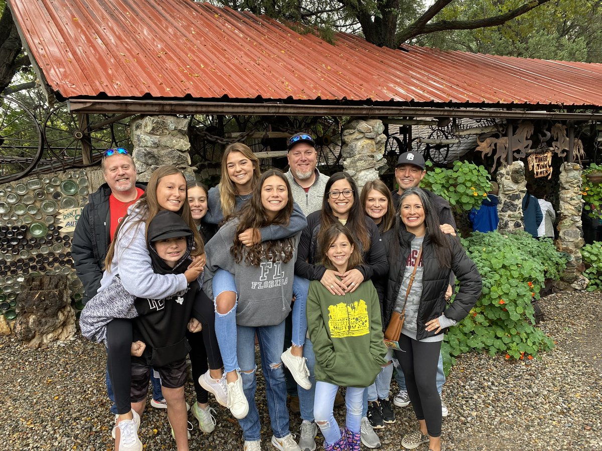 ivonnefon21's tweet photo. Love this group! Making memories! #LBLs (LuckieLyonsBranch) ❤️ https://t.co/C9noZuHI0j