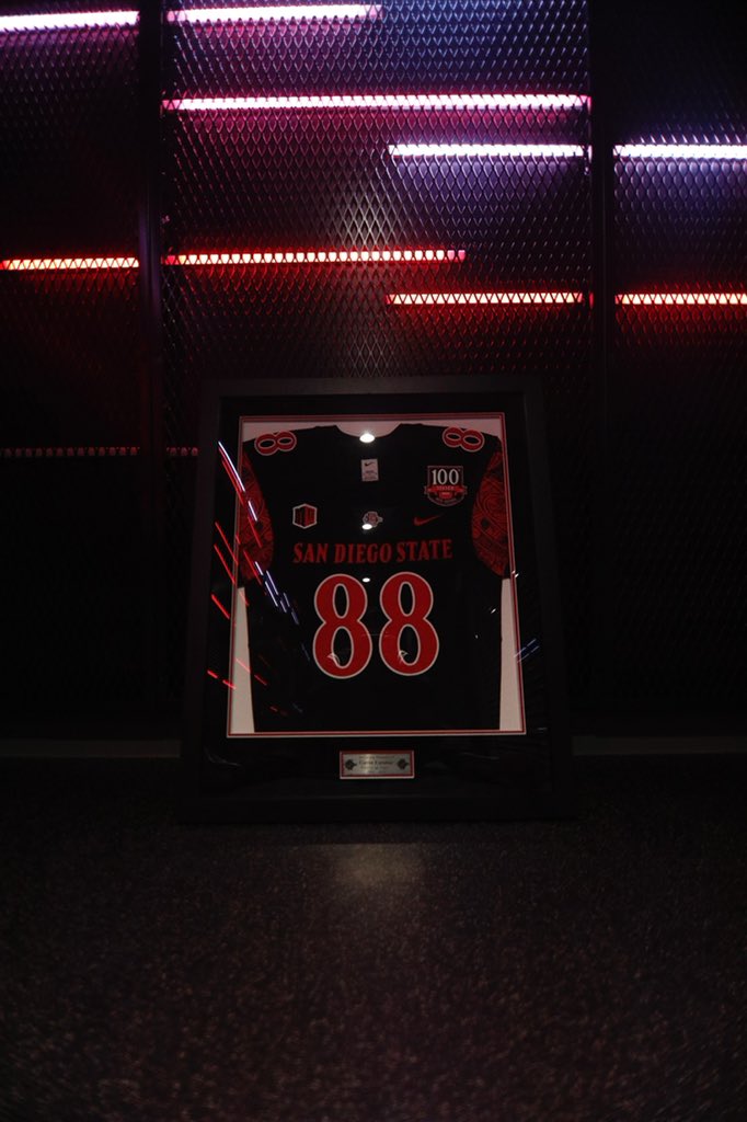 AztecFB's tweet photo. For Gavin ❤️🖤 https://t.co/IfXw78hDZZ