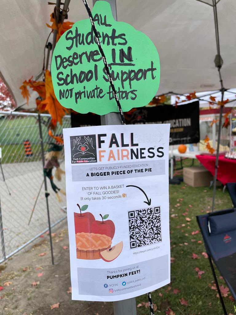 york4_public_ed's tweet photo. Amazing first day at the Pumpkin Fest in Richmond Hill. ๐๐๐ป
Spoke to many parents about our #FallFairness campaign while children made a fun craft.
#BetterFunding
#onpoli
@torontolabour https://t.co/ZMt56ZsPgf