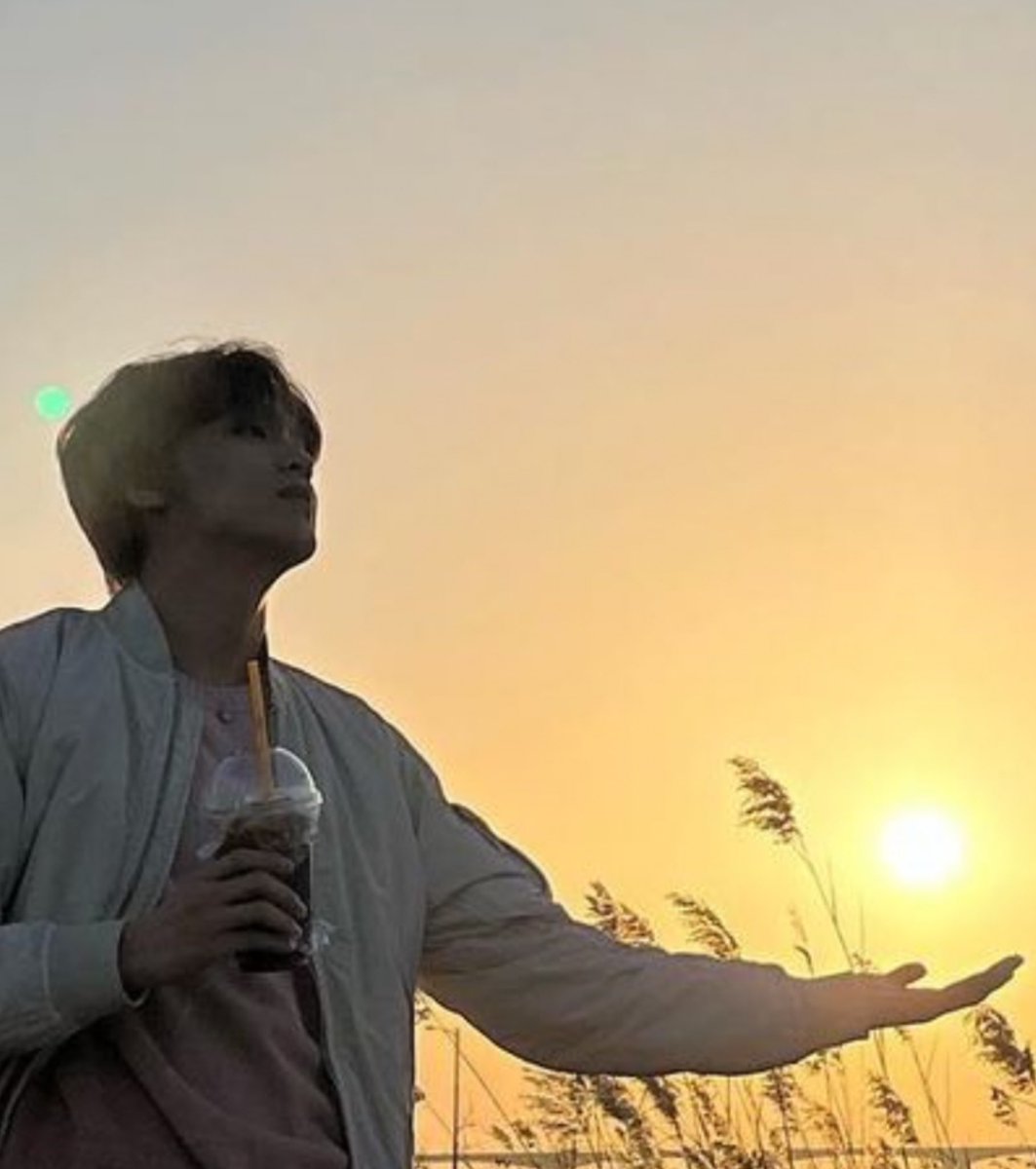 Ieemarkees's tweet photo. haechanahceah                       onyourm__ark https://t.co/YWvXWLzhuI
