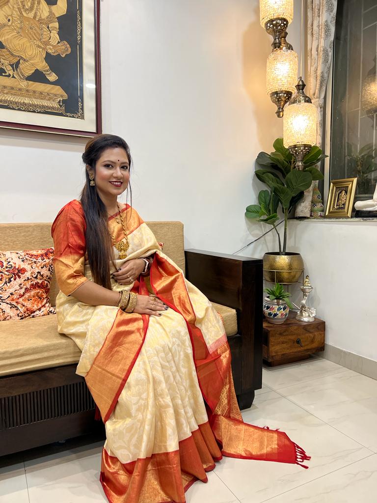 sohinimishra6's tweet photo. କୁମାର ପୁର୍ଣିମା ଉପଲକ୍ଷେ ଆପଣମାନଙ୍କୁ ଅନେକ ଅନେକ ଶୁଭେଚ୍ଛା ଓ ଶୁଭକାମନା 🙏

#kumarutsav #lakmipuja #festive #festiveseason #festivecollection #festivedecor #festivelook #Indianidolfame #playbacksinger #SohiniMishra https://t.co/t9Oj8H35aK