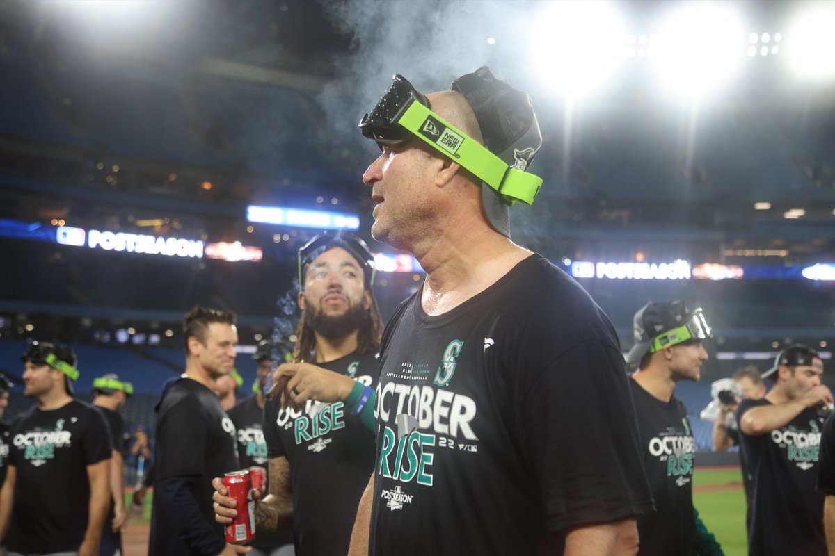 MLB's tweet photo. Big Dumper has spoken. #Postseason https://t.co/YMraMMqlrl