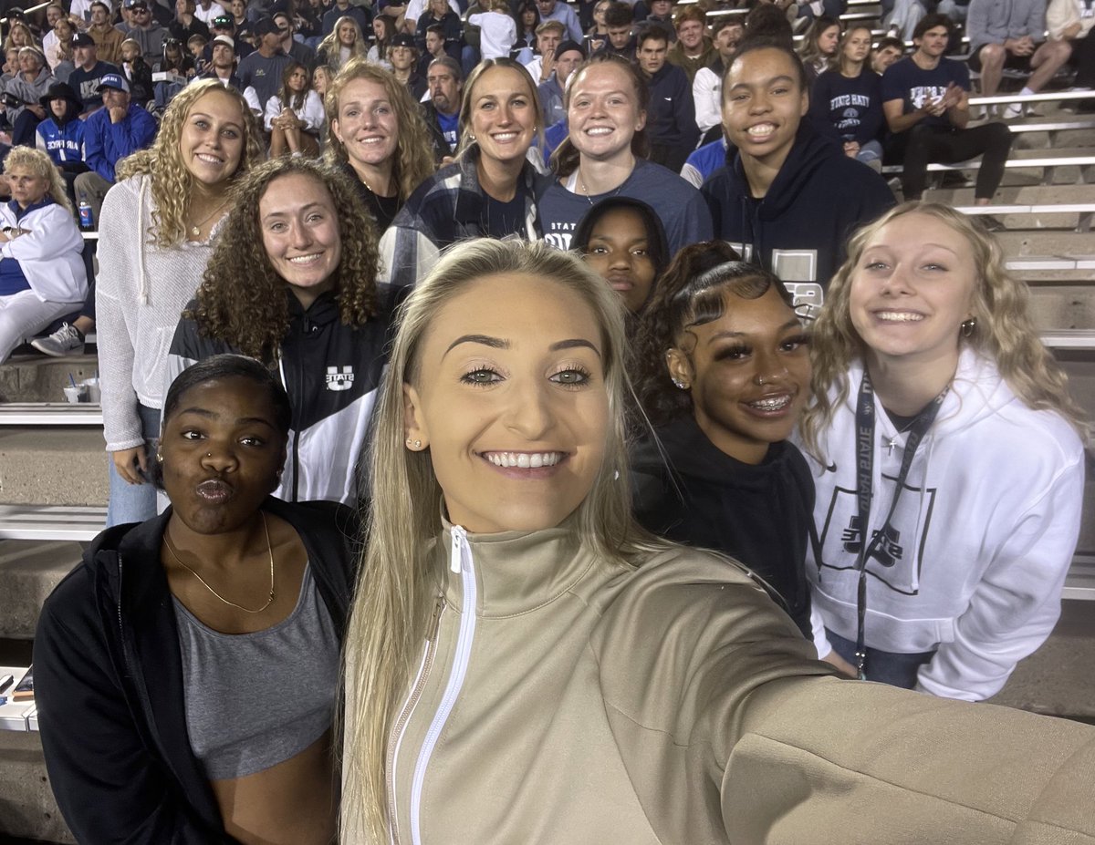 Kayla_Ard's tweet photo. Love seeing our @USUWBasketball squad supporting @USUFootball   💙🤘🏽🤍🏀🏈💙🤘🏽🤍🏀🏈💙🤘🏽🤍 https://t.co/BhCvh2lQyw