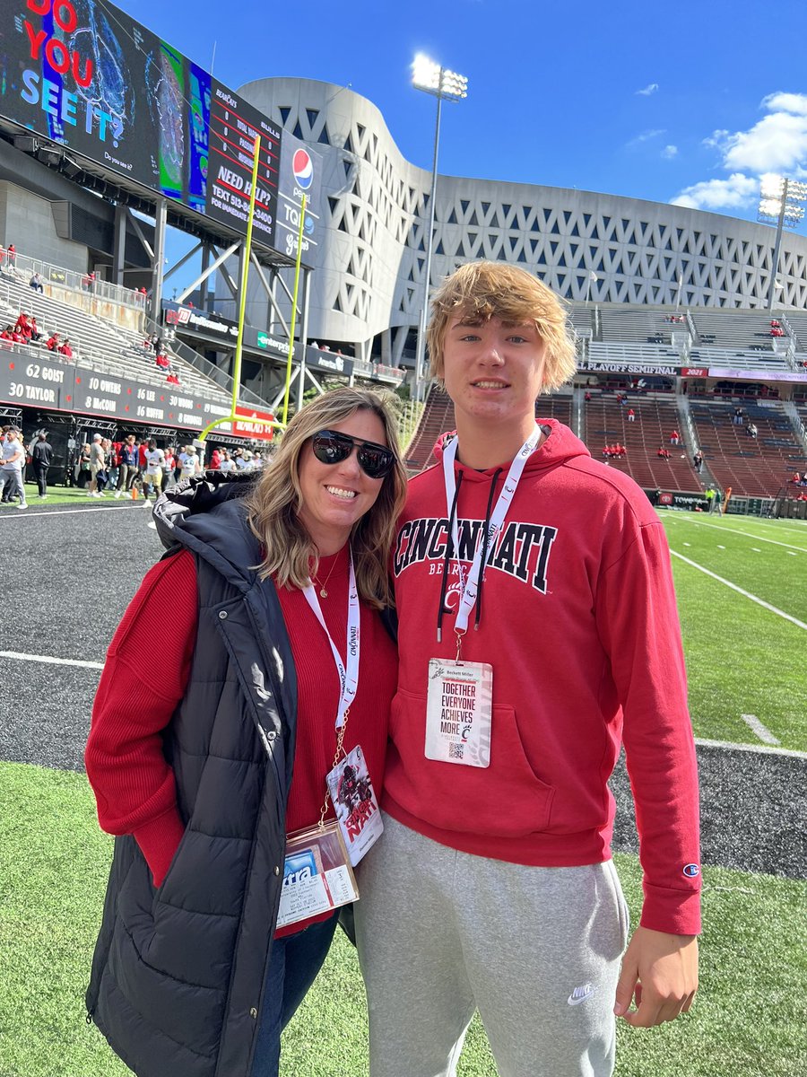 Thank you <a href="/UC_Recruiting/">Cincy FB Recruiting</a> for having me down for a visit ! <a href="/_maximus347/">Maximus Stienecker</a> @ashhecimovich <a href="/NateLetton/">Nate Letton</a> @orangefbcoach