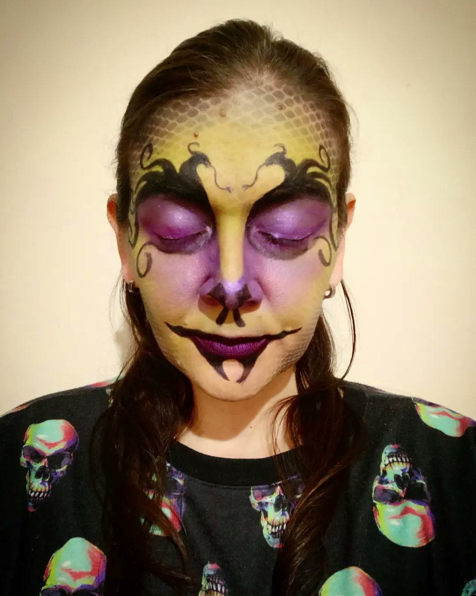 abejamielera_'s tweet photo. No se diga más 😍 Una versión libre de #Medusa para este #MakeUpOctober #Maekuptology para calentar motores 💜🐍 con #TheBeautyBlendIns 🐍💜 https://t.co/RnvvrGCki7