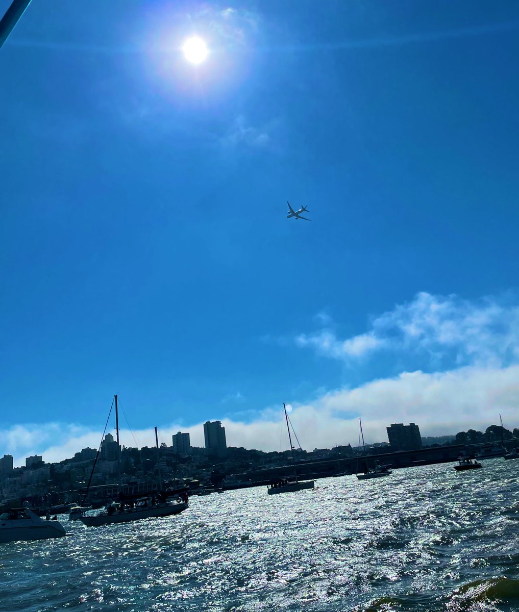 Nice day on the water 🌊 watching our #United ✈️ 777 together with the #BlueAngels  🛫 <a href="/FleetWeekSF/">Fleet Week SF</a> 💙 <a href="/weareunited/">We Are United</a> #beingunited