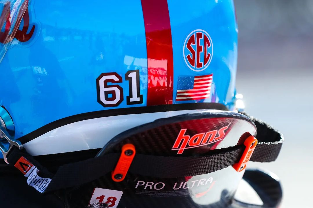 The Pro Ultra device applies lightweight construction of the Carbon Fiber Pro series to the modern new shape of the Sport II. holley-social.com/SimpsonHANSTwi… #TeamSimpson #Simpson #SimpsonHelmets #SimpsonSafety