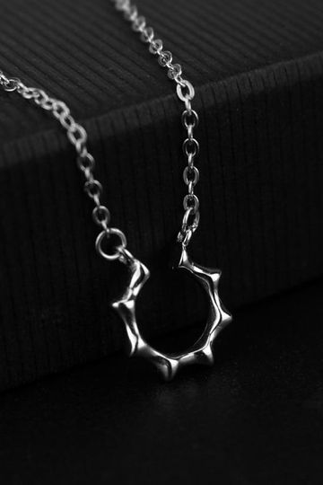 Natamarsol's tweet image. Collares en los #kdramas . Si algo caracteriza a los kdramas son los peluches originales y el collar infaltable que el chico le regala y nosotras queremos tener.
Hay muchos, casi tantos como series, pero dejo algunos de los más famosos
¿Los reconocen? ¿Quisieron alguno?
(hilo)