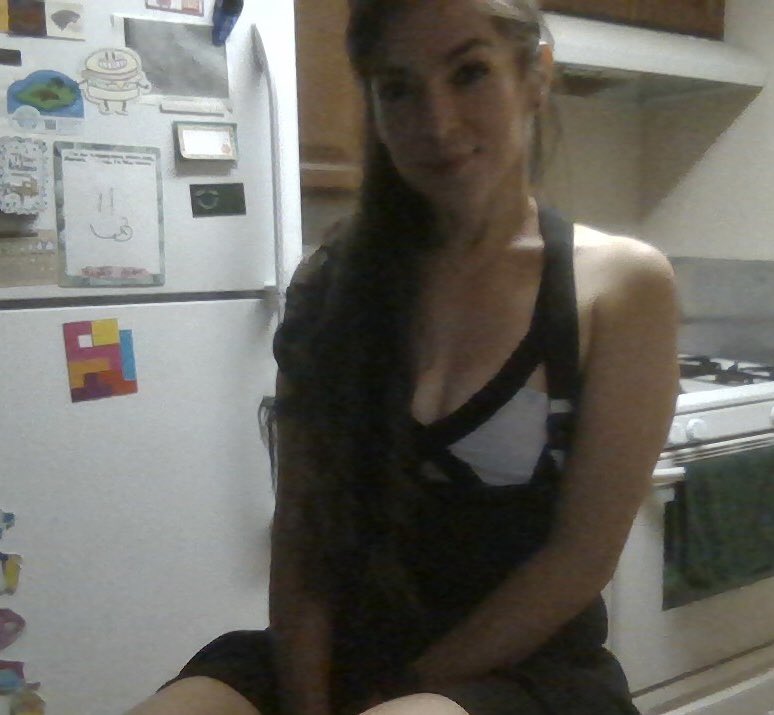 Feeling’ cute, might play in my kitchen..

Join me?
twitch.tv/HoneyNutHeroine 😉😏