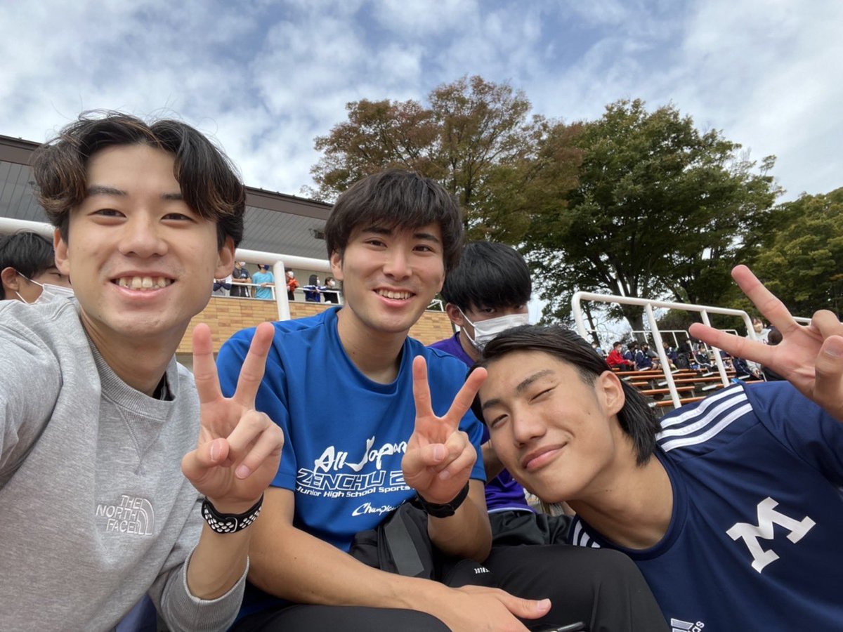 MeijiKyoso's tweet photo. ＊10月9日＊

本日は、短距離ブロック2年小林真名世の誕生日です。おめでとう！🎂

「これからも頑張るので応援お願いします！」

#明治たまらん
#返り咲け明治
#明鏡紫水
#サトウのごはん
#サトウの切り餅
#餅は走るチカラ
#小林真名世 
#お誕生日おめでとう https://t.co/042rEOfCf1