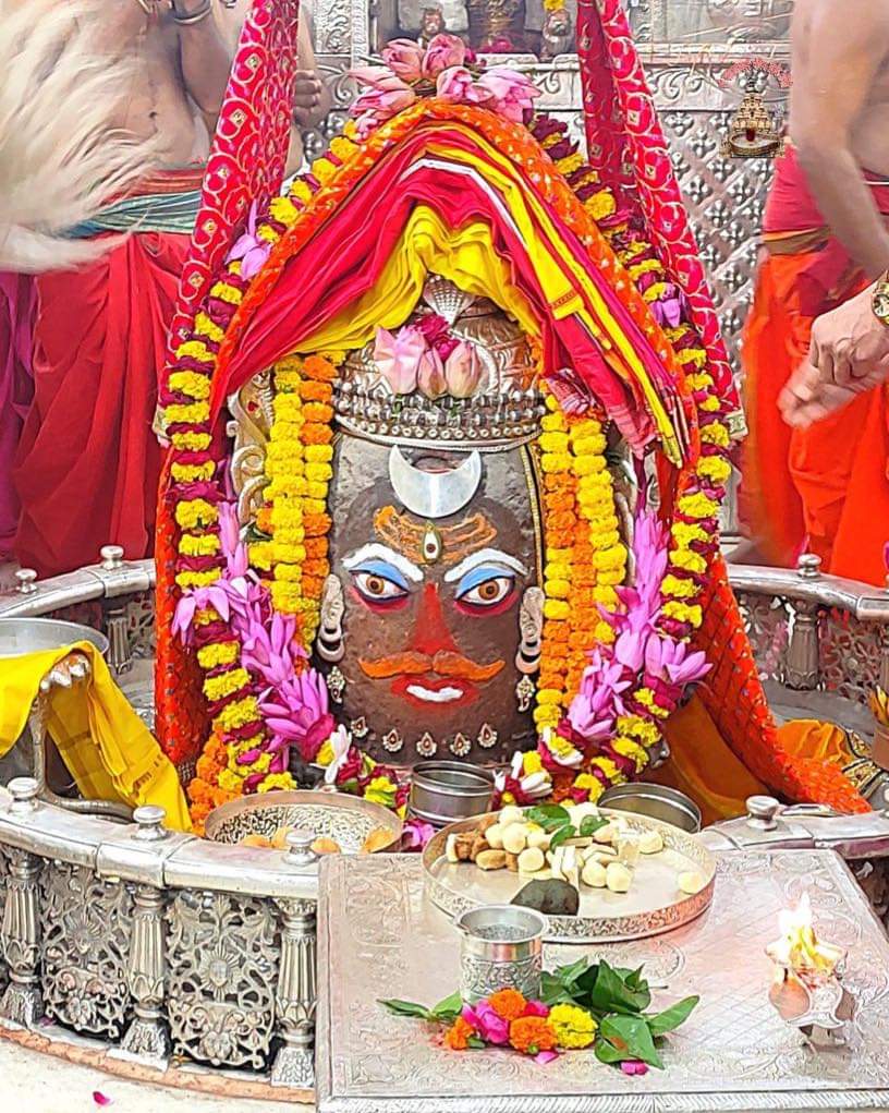 rahulsharmakpp's tweet image. 🙏🌹 *जय श्री महाकाल*🌹🙏
*श्री महाकालेश्वर ज्योतिर्लिंग का आज का भस्म आरती शृंगार दर्शन*
🔱 *09/10/ 2022 (रविवार )*🔱