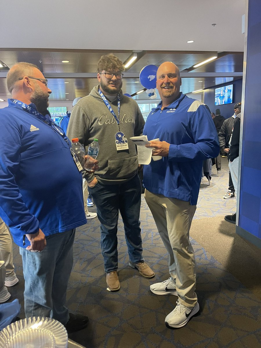 Had a great time today thanks for having me <a href="/UKFootball/">Kentucky Football</a> <a href="/Drake_Jackson52/">Drake Jackson</a> <a href="/UKCoachStoops/">Mark Stoops</a> <a href="/OL_Coach_Yenser/">Zach Yenser</a>