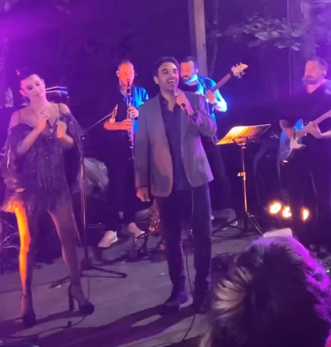 #ÇağrıÇitanak ve #BaşakGümülcinelioğlu

Hoy fue el gran día en la vida de Çağrı nuestro querido Berk de #İkimizinSırrı  Una boda hermosa y llena de mucho talento en el escenario musical. Y con hermosos invitados como #ArasAydin #BaşakÇagriWedding